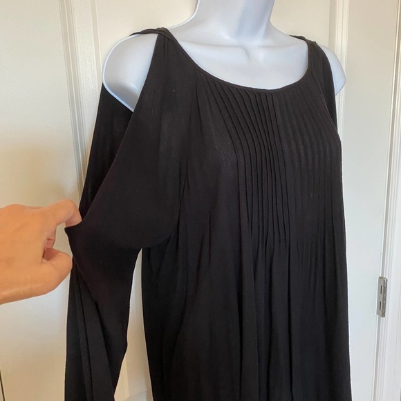 Old Navy Black Long Sleeve Cold Shoulder Pleated Top Size Medium - Picture 5 of 9